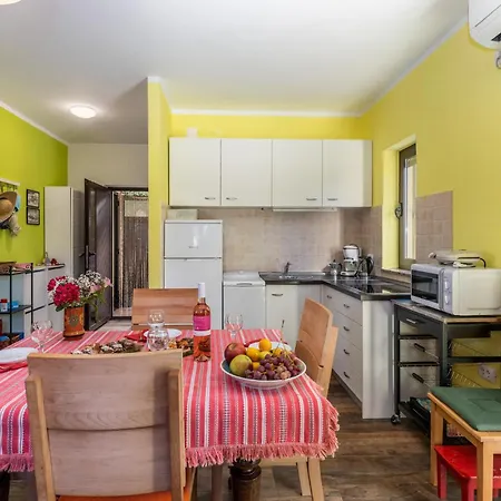4 Bedroom Pet Friendly In Holiday home