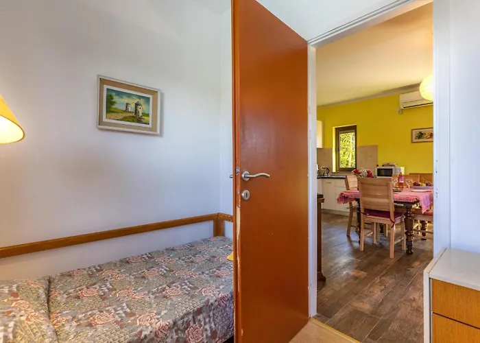 4 Bedroom Pet Friendly In *