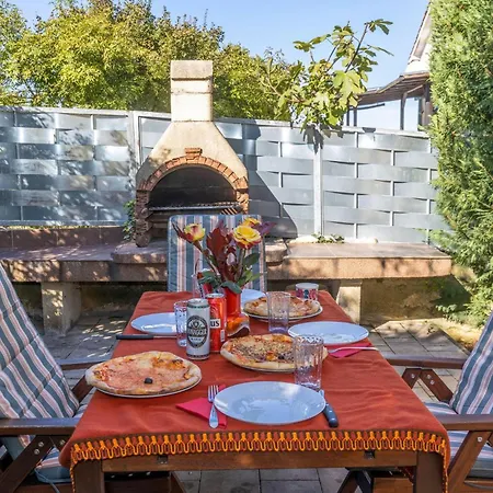 4 Bedroom Pet Friendly In