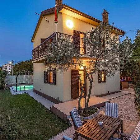 4 Bedroom Pet Friendly In Case de vacanță