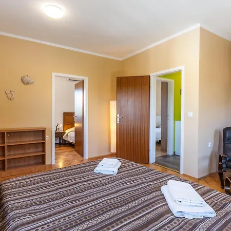 4 Bedroom Pet Friendly In Soline * Soline (Krk)