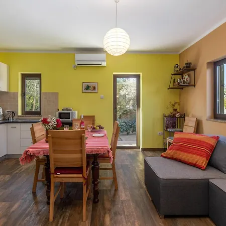 4 Bedroom Pet Friendly In Soline (Krk)