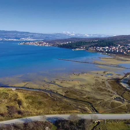 4 Bedroom Pet Friendly In