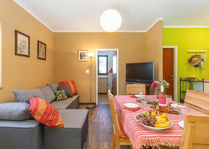 4 Bedroom Pet Friendly In