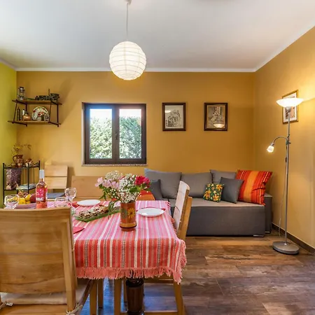 بيت للعطل 4 Bedroom Pet Friendly In *