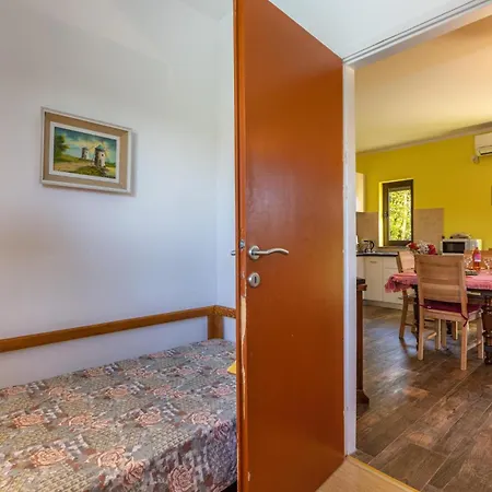 4 Bedroom Pet Friendly In *